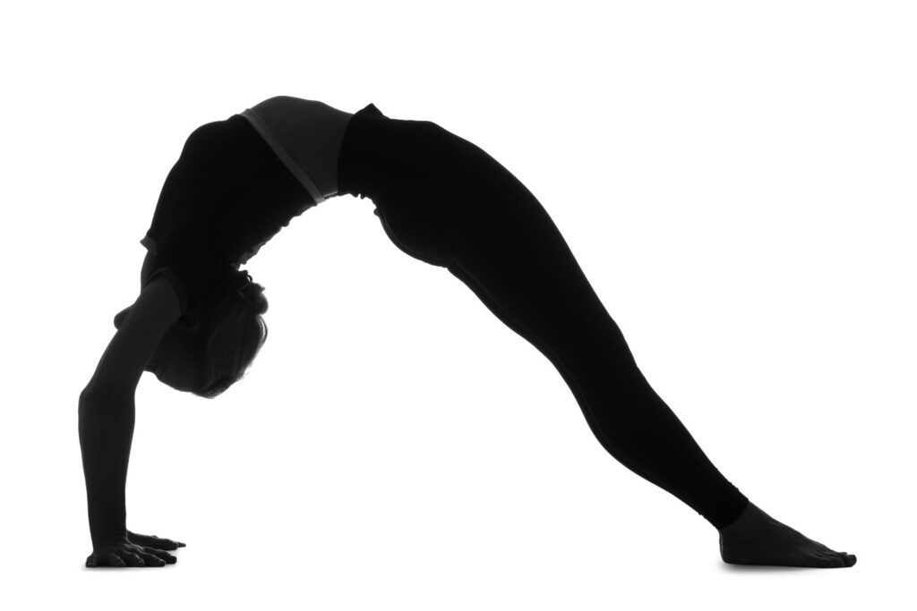 Silhouette einer Frau in Yogapose