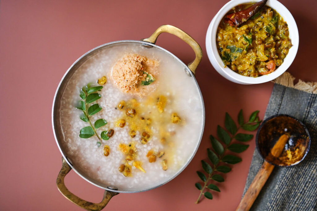 Typische Ayurveda-Mahlzeit mit Reis-Porridge