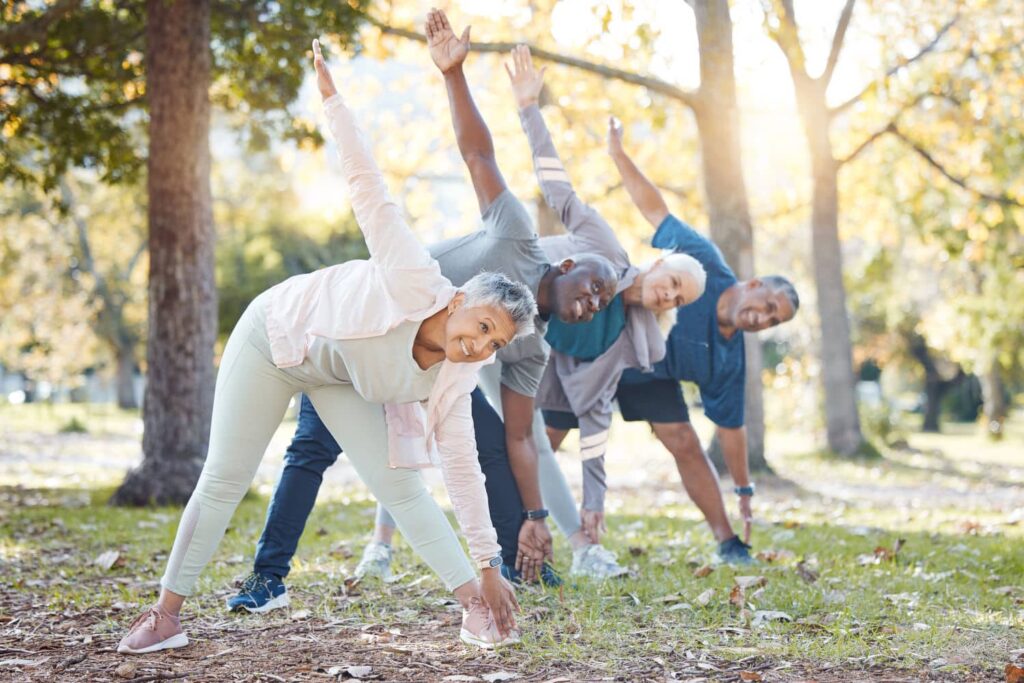Senioren machen gemeinsam Sport